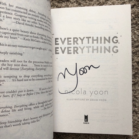 SIGNED Everything Everything by Nicola Yoon (paperback book) - Picture 3 of 3